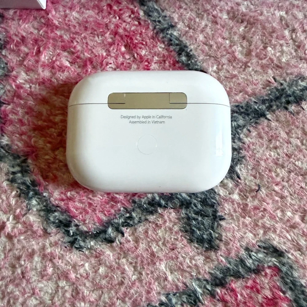 Apple White Wireless Earbuds